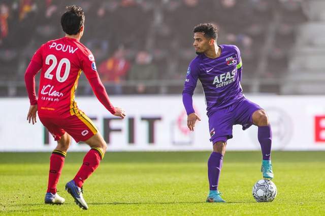 西甲-莱万多夫斯基梅开二度 巴萨2-1瓦伦西亚